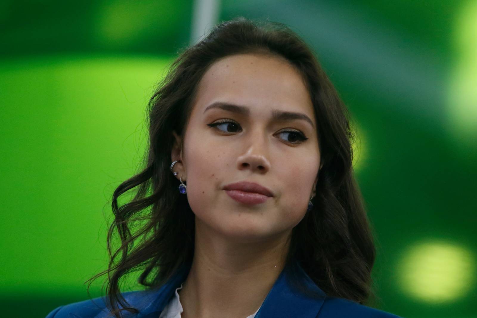 &laquo;Ему лучше выдавать скотч вместо микрофона&raquo;: Загитова жёстко разнесла ведущего премии МУЗ-ТВ