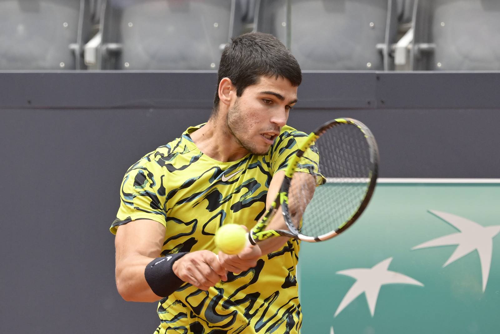 Алькарас в пяти сетах победил Синнера и вышел в финал &laquo;Ролан Гаррос&raquo;