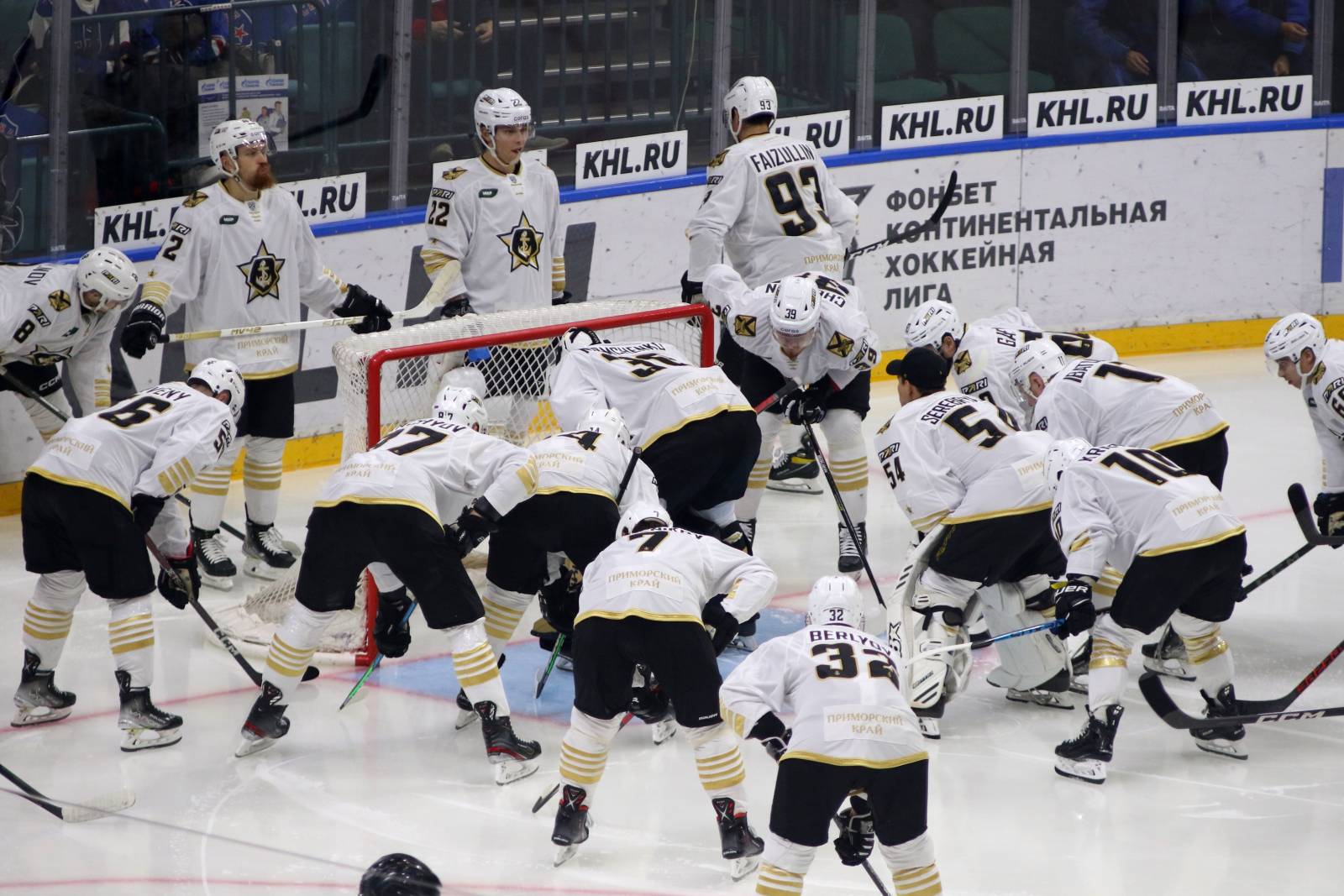 Московское &laquo;Динамо&raquo; потерпело очередное поражение в матче КХЛ, уступив &laquo;Адмиралу&raquo;