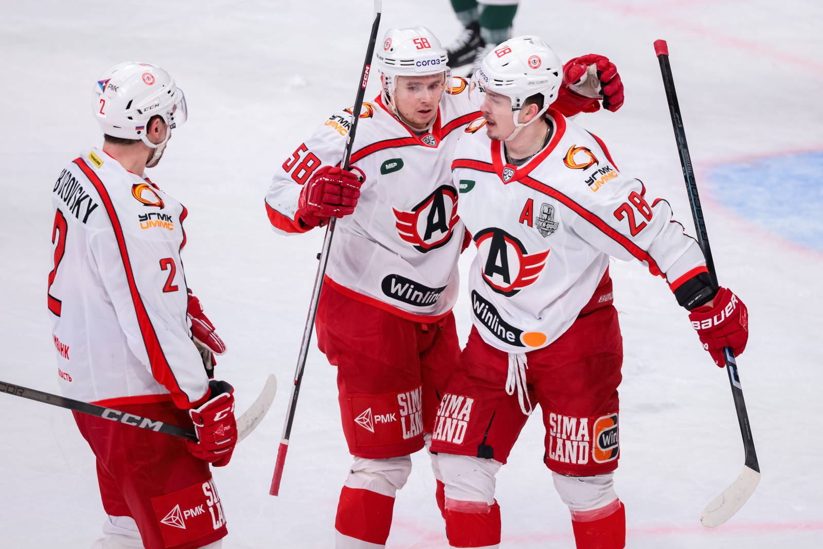 &laquo;Автомобилист&raquo; одолел &laquo;Трактор&raquo; в матче КХЛ