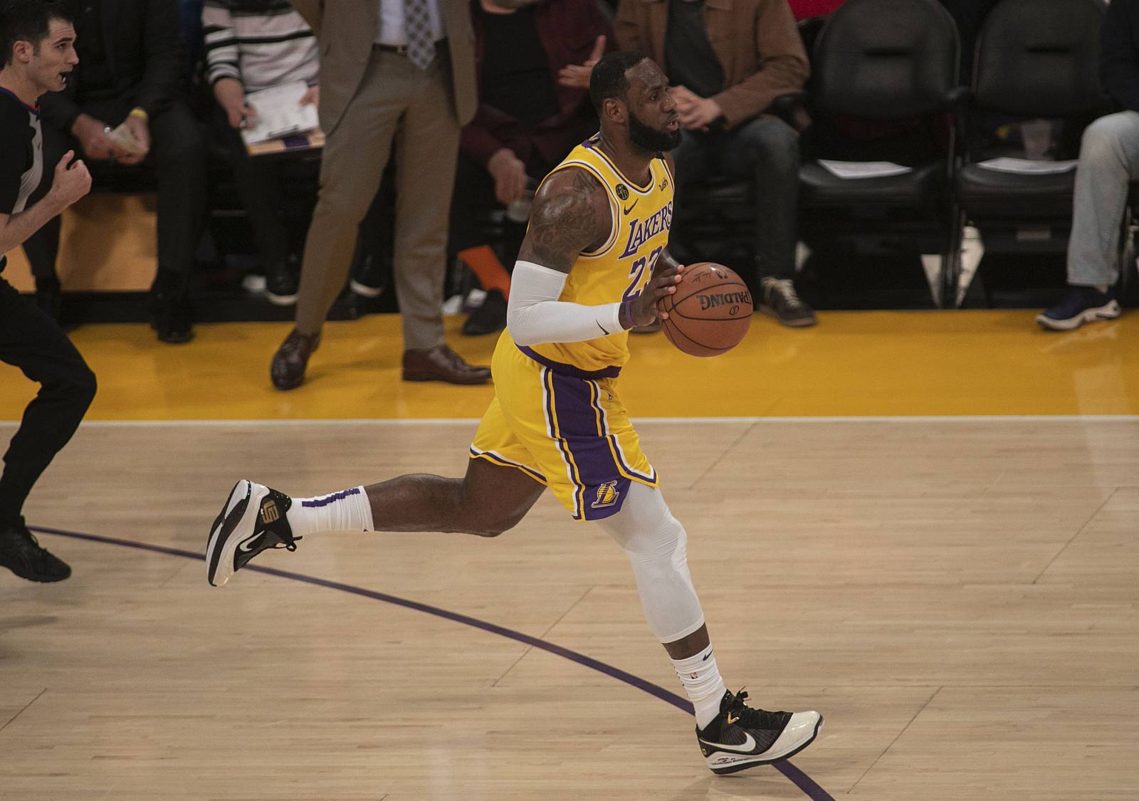 26 очков Леброна не спасли &laquo;Лейкерс&raquo; от поражения в матче с &laquo;Кливлендом&raquo;