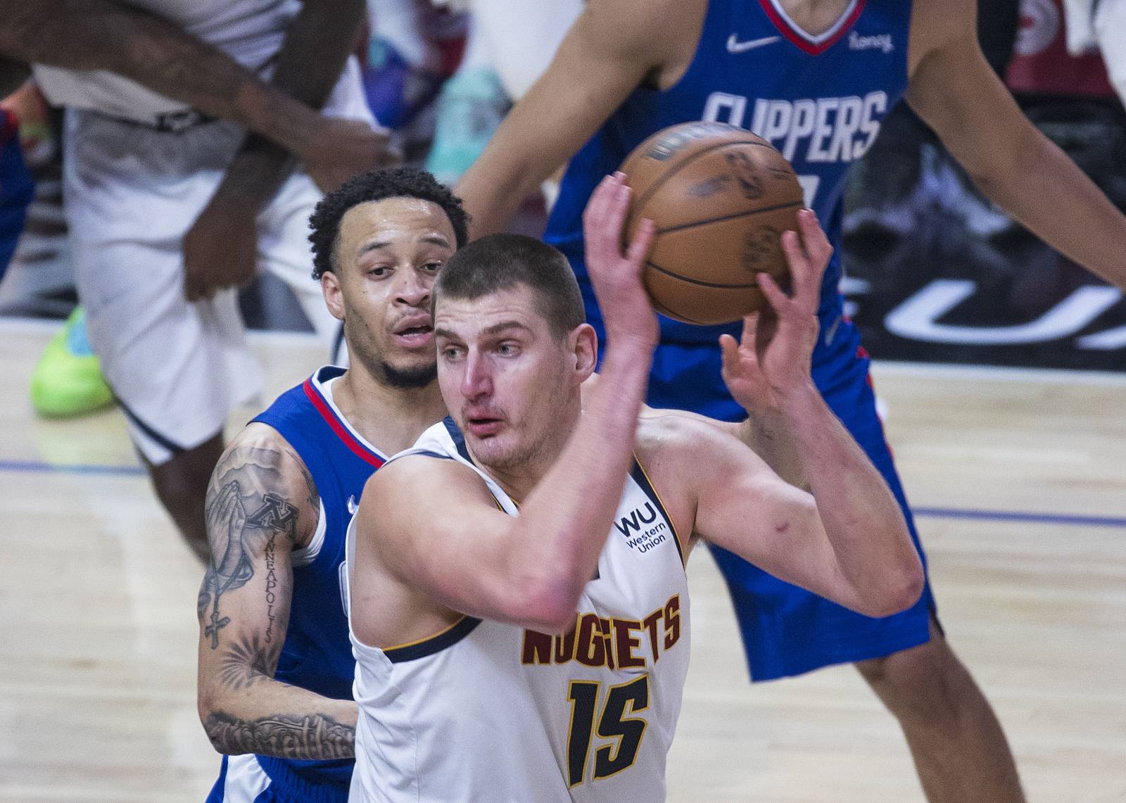 &laquo;Денвер&raquo; в овертайме победил &laquo;Торонто&raquo;, Йокич набрал 40 очков